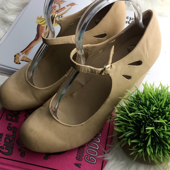 Anthropologie Shoes - MC Dolce Mojo Moxie Tan Mary Jane Wedges Retro 10